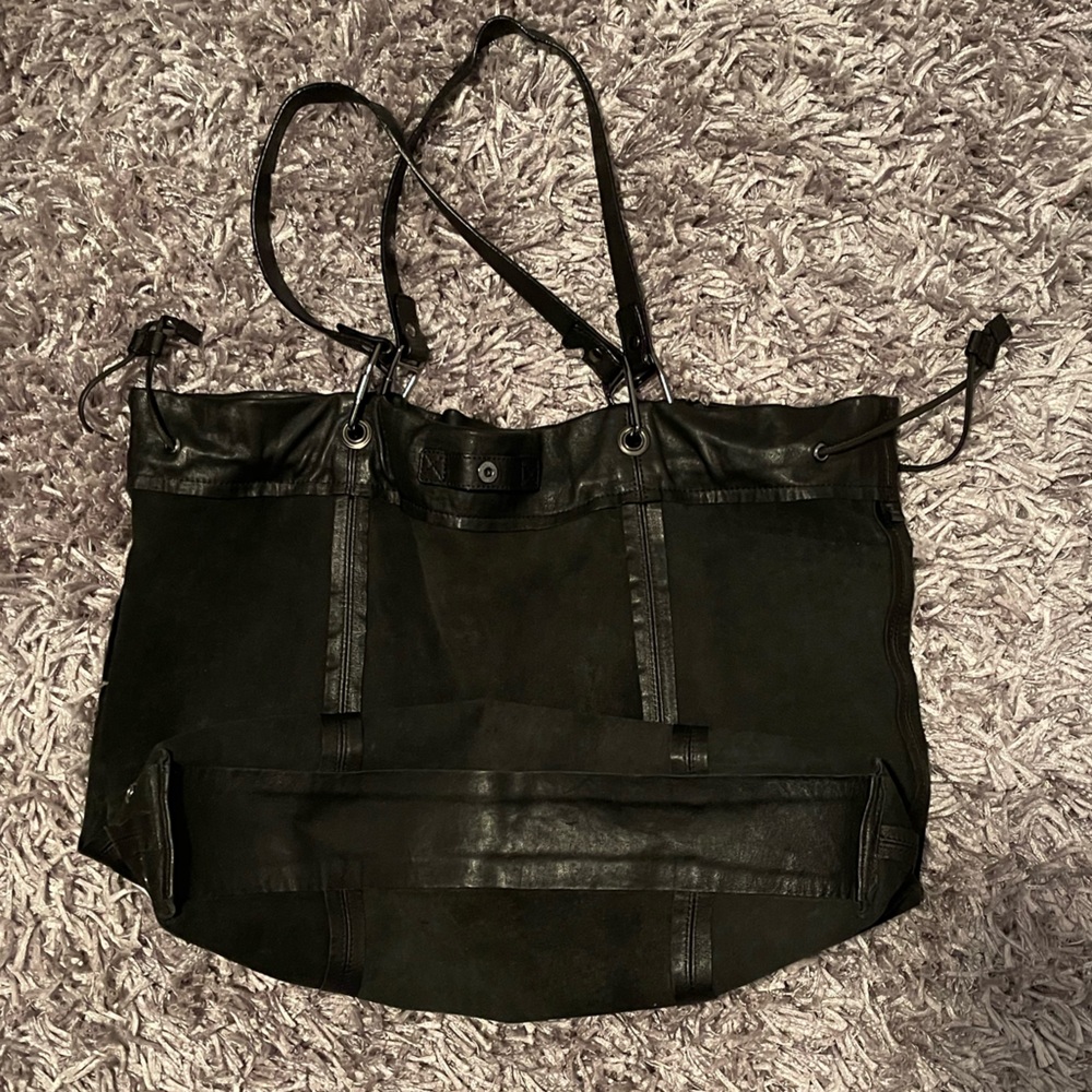 Authentic Burberry tote with dust bag. Like new condition. - Picture 10 of 15